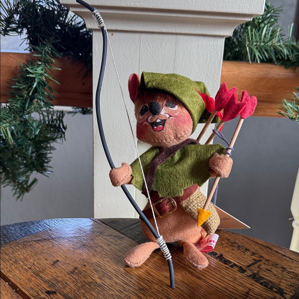 Vintage Robinhood Mouse Annalee 1990
